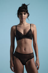 SUTIA FOLY